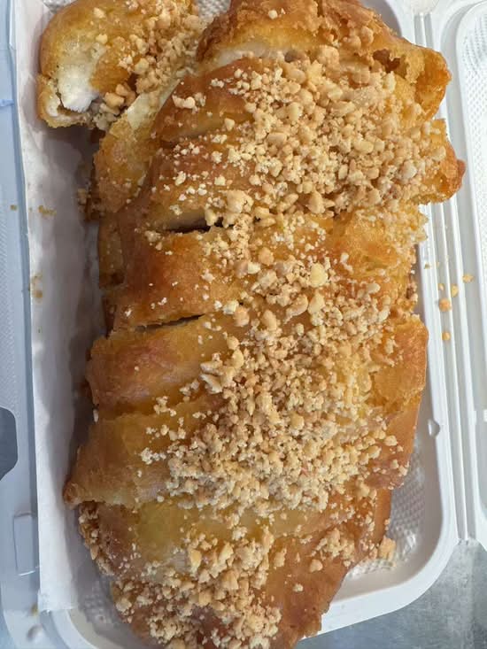 18. Almond Chicken Fillet 杏仁酥鸡